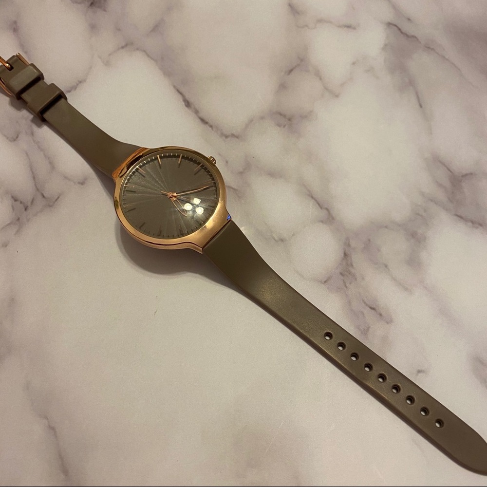 Rose gold watch w/ Grey silicone band!